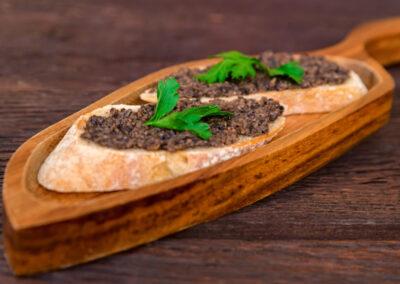 bruschette al tartufo nero